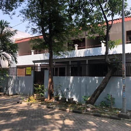 OYO 90482 Rumah Oma Syariah Kupang  Bagian luar foto