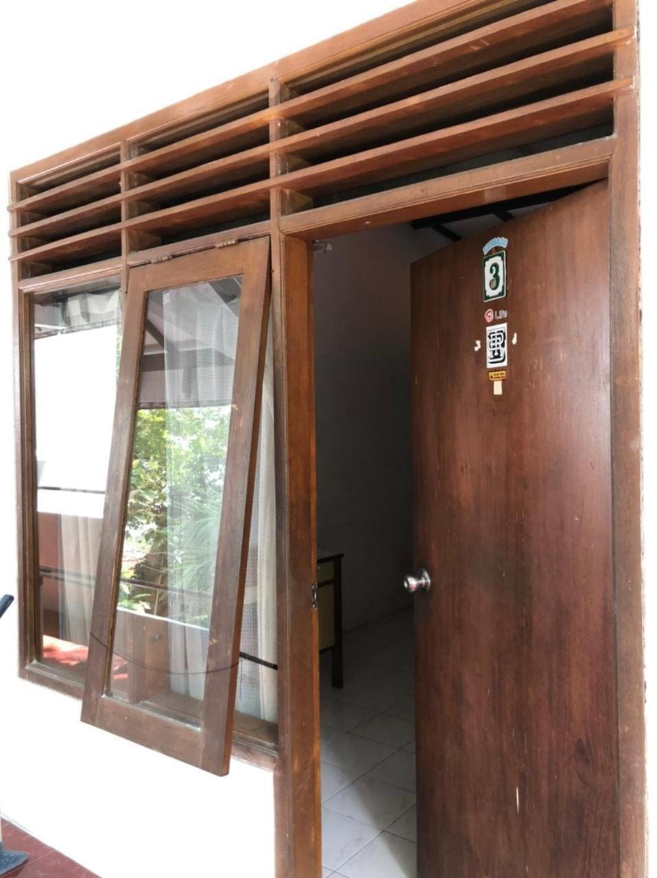 OYO 90482 Rumah Oma Syariah Kupang  Bagian luar foto