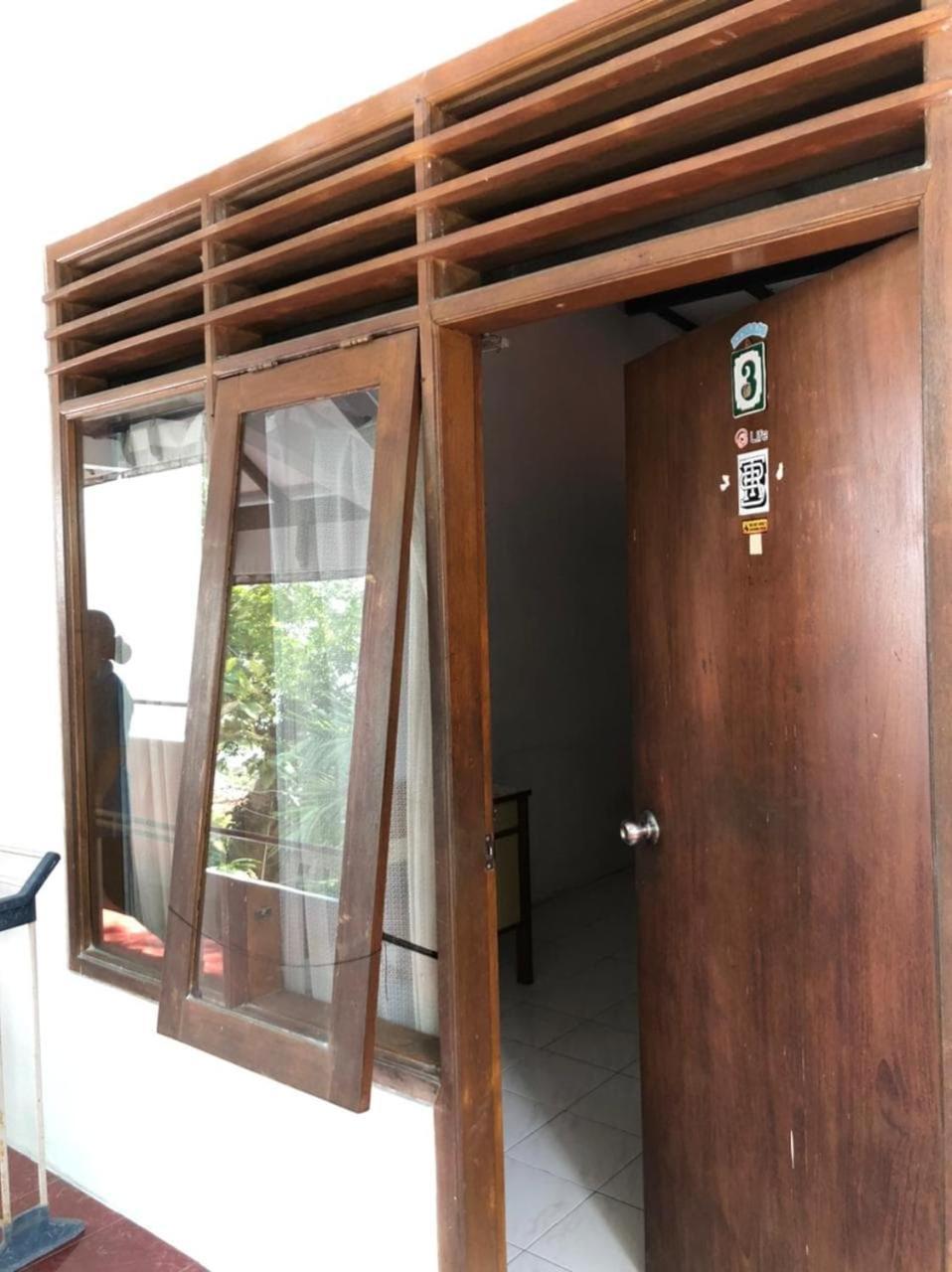 OYO 90482 Rumah Oma Syariah Kupang  Bagian luar foto