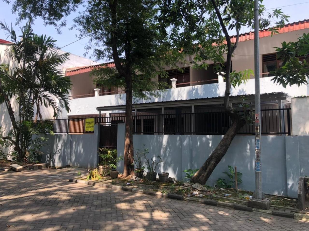OYO 90482 Rumah Oma Syariah Kupang  Bagian luar foto
