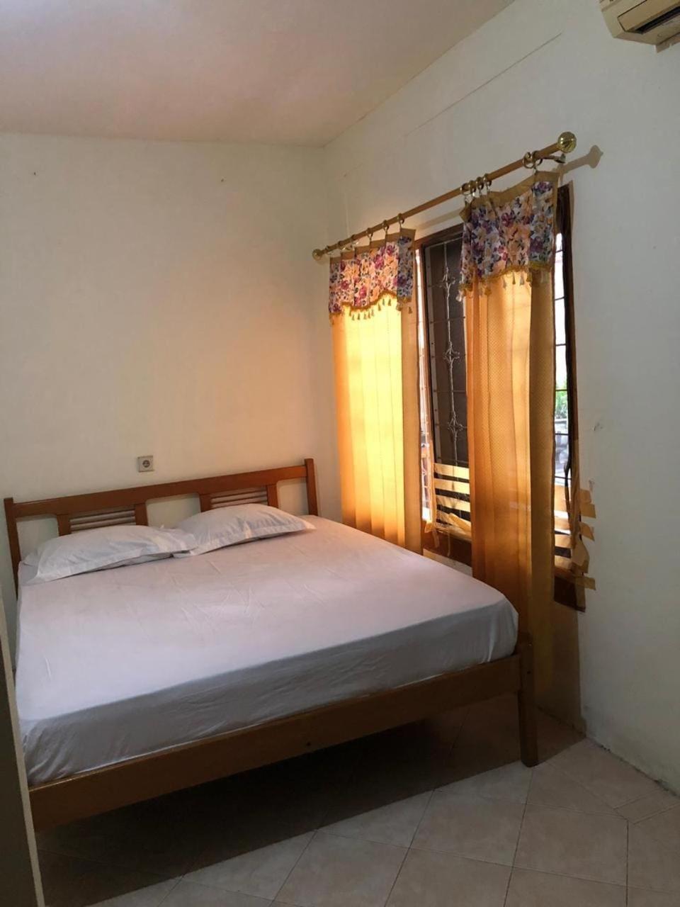 OYO 90482 Rumah Oma Syariah Kupang  Bagian luar foto