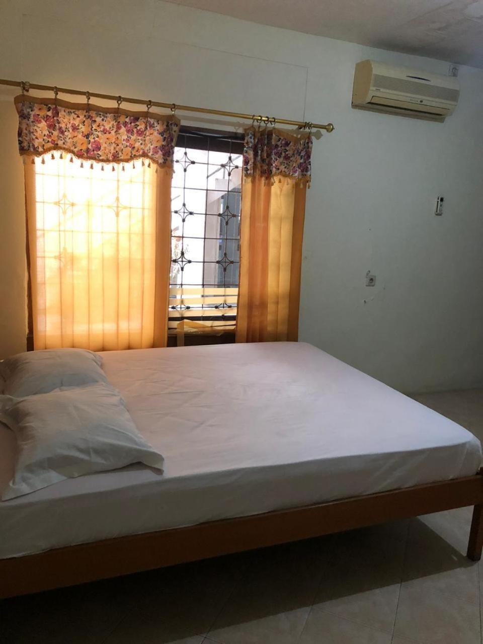 OYO 90482 Rumah Oma Syariah Kupang  Bagian luar foto